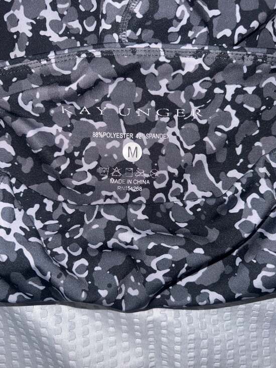 Kay Unger Mid-Rise Gray and Black Camo Patterned Mesh Panel Workout Leggings Siz - Picture 3 of 3